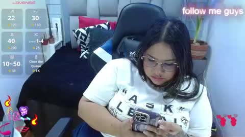 Snapshot of evelin_zaens chatting on 06/18/26, 09:14 evelin zaens online show from 06/18/26, 09:14