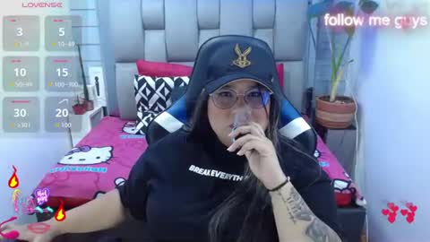 Snapshot of evelin_zaens chatting on 06/20/26, 05:54 evelin zaens online show from 06/20/26, 05:54