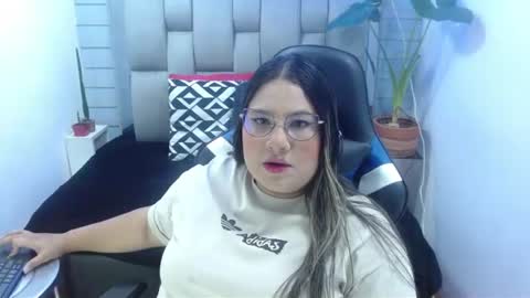 Snapshot of evelin_zaens chatting on 06/24/26, 03:49 evelin zaens online show from 06/24/26, 03:49