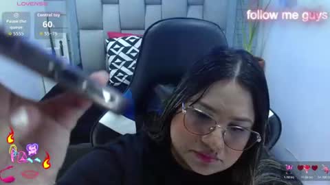 Snapshot of evelin_zaens chatting on 06/25/26, 05:07 evelin zaens online show from 06/25/26, 05:07