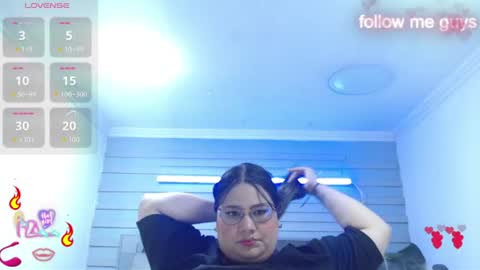 Snapshot of evelin_zaens chatting on 06/25/26, 05:12 evelin zaens online show from 06/25/26, 05:12