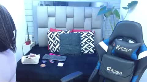 Snapshot of evelin_zaens chatting on 06/28/26, 05:13 evelin zaens online show from 06/28/26, 05:13