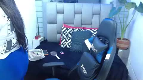 Snapshot of evelin_zaens chatting on 06/30/26, 03:18 evelin zaens online show from 06/30/26, 03:18