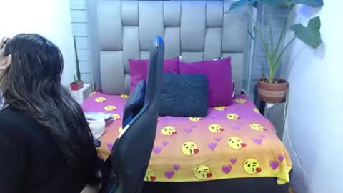Snapshot of evelin_zaens chatting on 07/08/26, 03:44 evelin zaens online show from 07/08/26, 03:44