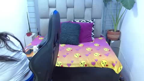 Snapshot of evelin_zaens chatting on 07/14/26, 04:06 evelin zaens online show from 07/14/26, 04:06