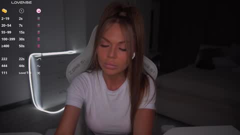 Evelina online show from 10/17/25, 02:41