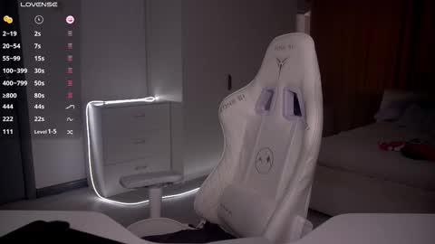 Snapshot of evelina_fox chatting on 02/08/26, 11:24 Evelina online show from 02/08/26, 11:24