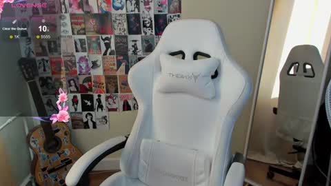 Evelina online show from 06/19/26, 01:21