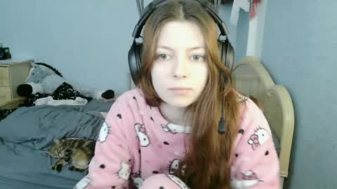 Snapshot of evelinamercer chatting on 06/06/26, 10:42 Alice 3 online show from 06/06/26, 10:42