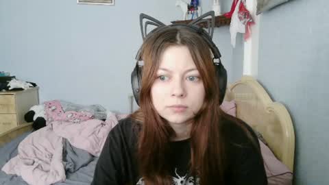 Snapshot of evelinamercer chatting on 06/11/26, 09:29 Alice 3 online show from 06/11/26, 09:29