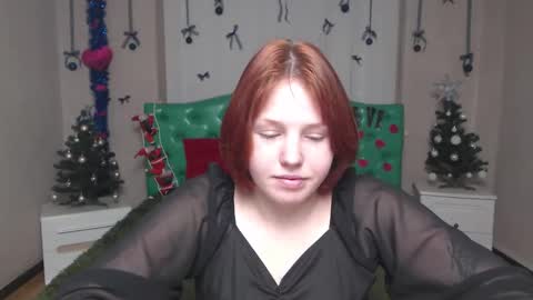 Snapshot of evelinaredfox chatting on 12/15/25, 06:06 EvelinaRedfox online show from 12/15/25, 06:06