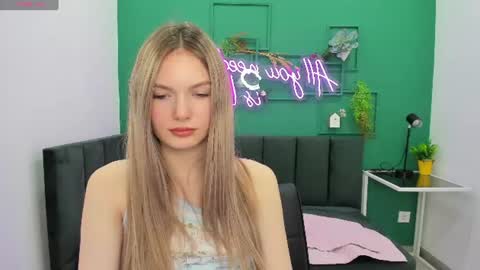 Eveline online show from 06/19/26, 09:02