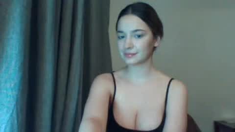 Snapshot of evelinemagnetic chatting on 04/19/26, 06:10 EvelinaMagnetic online show from 04/19/26, 06:10