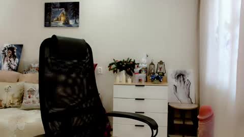 evelove online show from 02/26/25, 08:04