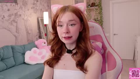 Snapshot of evelunee chatting on 03/17/26, 06:22 Eva your good home friend online show from 03/17/26, 06:22