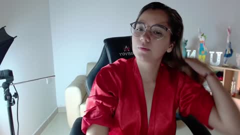 Snapshot of evelyn_2511 chatting on 12/04/24, 01:20 Evelyn online show from 12/04/24, 01:20