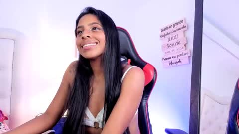 Snapshot of evelyn__ebony chatting on 12/07/24, 07:05 evelyn ebony online show from 12/07/24, 07:05