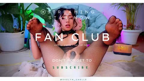 Snapshot of evelyn_chelle chatting on 01/06/25, 07:35 Im Eve or Chelle Next Stream 191224 online show from 01/06/25, 07:35