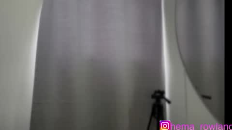 E V E L Y N  online show from 01/06/25, 12:24