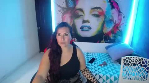 Snapshot of evelyn_mature19 chatting on 01/11/25, 07:27 Juliana online show from 01/11/25, 07:27