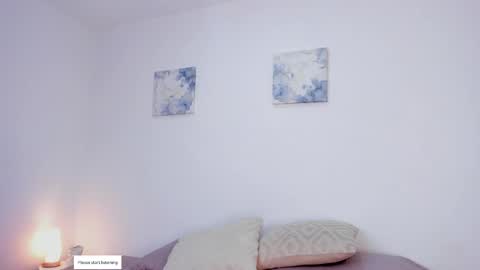 Snapshot of evelyn_montoya chatting on 04/08/26, 11:43 Evelyn online show from 04/08/26, 11:43