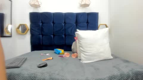 Snapshot of evelyn_morgan1 chatting on 12/14/24, 12:55 evelyn_morgan1 online show from 12/14/24, 12:55