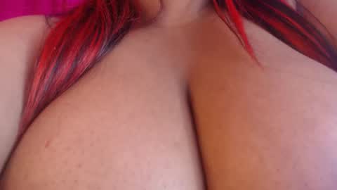 Evelyn Sandoval online show from 11/25/25, 01:49