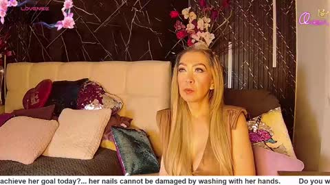 Snapshot of evelynagrey chatting on 05/13/26, 11:40 EvelynaGrey online show from 05/13/26, 11:40