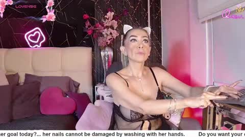 Snapshot of evelynagrey chatting on 05/18/26, 04:18 EvelynaGrey online show from 05/18/26, 04:18