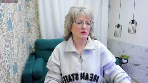 Evelyn online show from 05/07/26, 05:02