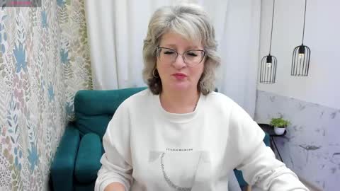 Evelyn online show from 05/19/26, 05:03