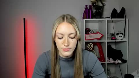 evelynblond online show from 05/11/26, 02:45
