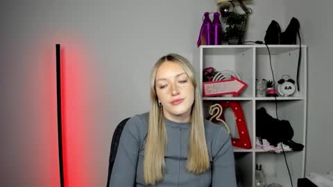 evelynblond online show from 05/11/26, 04:26