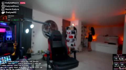 Evelyne online show from 07/12/26, 07:27