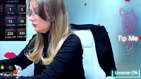 Snapshot of evelyne_rose chatting on 04/11/26, 01:54 evelyne_rose online show from 04/11/26, 01:54