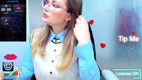 Snapshot of evelyne_rose chatting on 04/17/26, 05:10 evelyne_rose online show from 04/17/26, 05:10