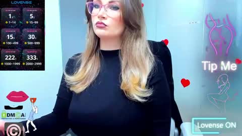 Snapshot of evelyne_rose chatting on 04/19/26, 03:39 evelyne_rose online show from 04/19/26, 03:39