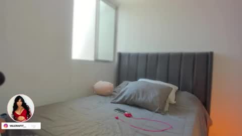 EVELYN  instagram valeriafit    0NLYFANS private valeria  TWITT  evelynvaleria30 online show from 12/15/25, 05:06