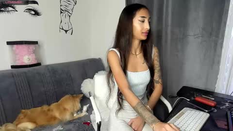 Evelyn online show from 12/01/25, 02:00