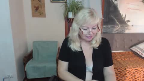 BarbaraBlondy online show from 10/27/25, 08:02