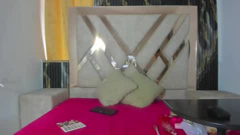 Snapshot of evelynmoore__ chatting on 01/08/26, 07:05 EvelynMoore online show from 01/08/26, 07:05