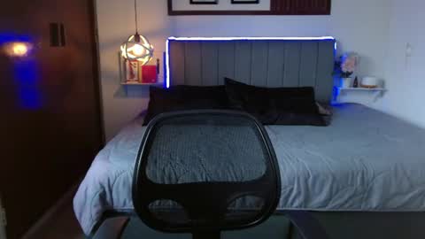 evelynn_fox_ online show from 07/27/26, 06:59
