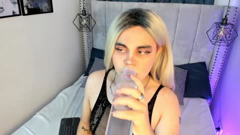 evelynn smith online show from 12/17/24, 02:44