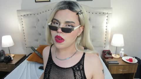 evelynn smith online show from 01/03/25, 10:51