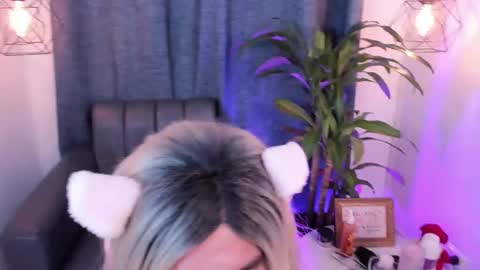 evelynn smith online show from 02/19/25, 02:01