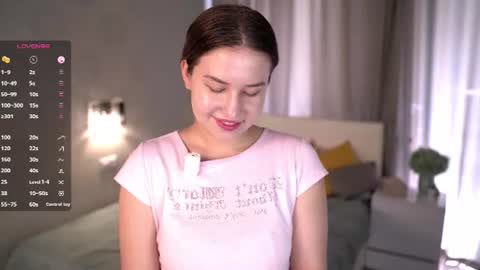 Snapshot of evelynnclaire chatting on 06/23/26, 05:49 Emily online show from 06/23/26, 05:49