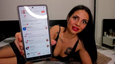 Evelyne online show from 04/24/26, 11:07