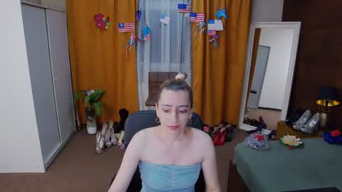 Snapshot of evelynreagan chatting on 08/01/26, 06:23 evelynreagan online show from 08/01/26, 06:23