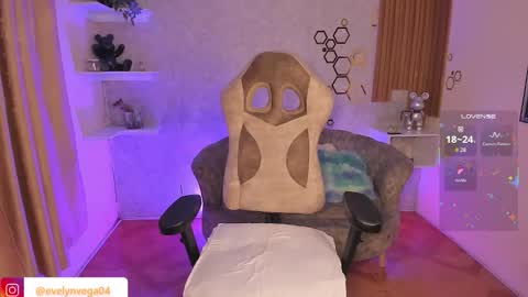 Snapshot of evelynvega0 chatting on 01/15/26, 04:28 Bigboobs Evelyn Vega online show from 01/15/26, 04:28