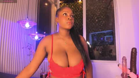 Snapshot of evelynzoe chatting on 10/10/25, 03:27 EvelynZoee online show from 10/10/25, 03:27